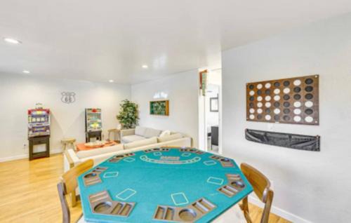 Southeast Boise Casa | Game Night Condo, Downtown - Bsu - Darts & More!