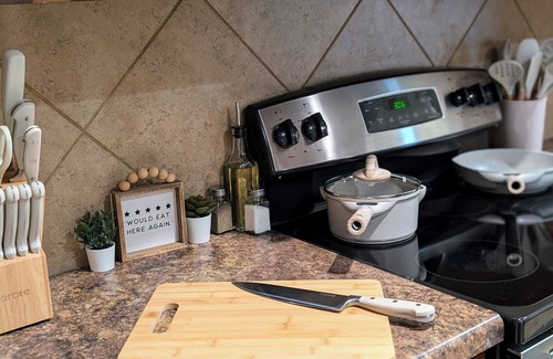 San Antonio Casa | Game Night Inn- King Beds- Hot tub- 8 miles to SeaWorld/ Lackland AFB