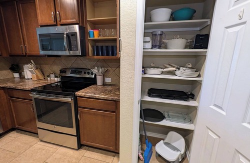 San Antonio Casa | Game Night Inn- King Beds- Hot tub- 8 miles to SeaWorld/ Lackland AFB
