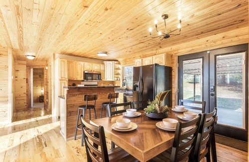 Mount Juliet Cabina | WiFi, SmartTVs, Kitchen Essentials, Pool Table & Near Nashville/BNA
