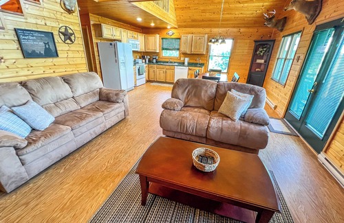 Piney Creek Cabina | Game Nights Are Back - Smart TV, Games, & Cozy Spaces to Gather @ Logged Out