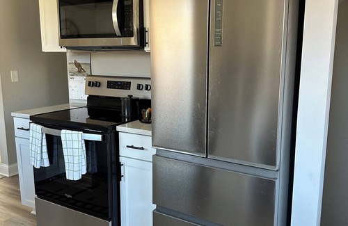 Parma Casa | Game On Parma with WiFi, AC and Game Room Family and Pet Friendly