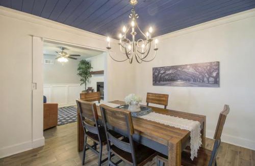 Savannah Casa | Game Room - 100 inch projector - By Marsh
