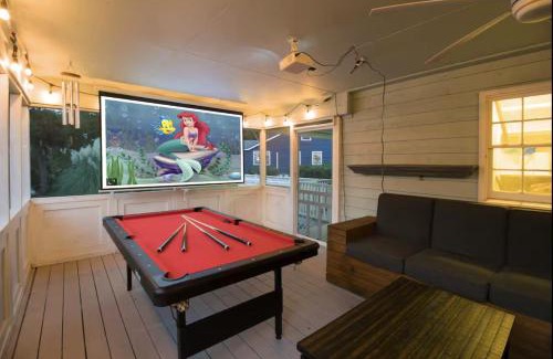 Savannah Casa | Game Room - 100 inch projector - By Marsh