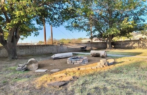 Odessa Casa | Game Room - 6 Beds - Pet Friendly - Large Kitchen - BBQ