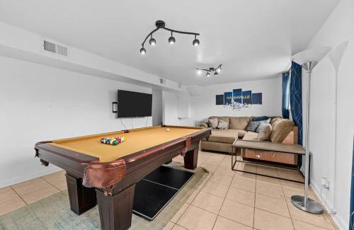McMurray Casa | Game Room and Bunks Sleeps 12 Near Downtown