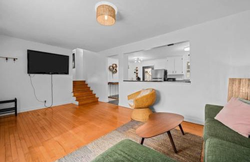 McMurray Casa | Game Room and Bunks Sleeps 12 Near Downtown