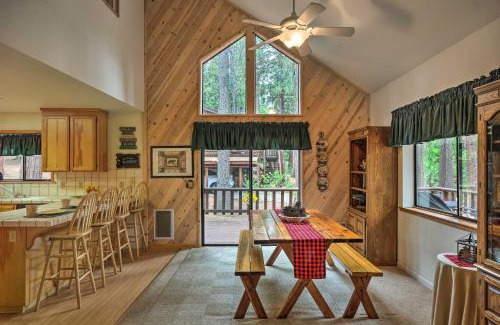 Arnold Casa | Game Room and Deck Pet-Friendly Camp Connell Cabin