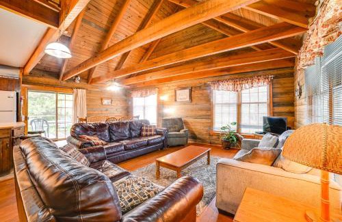 Springville Casa | Game Room and Decks Family Cabin in Springville!