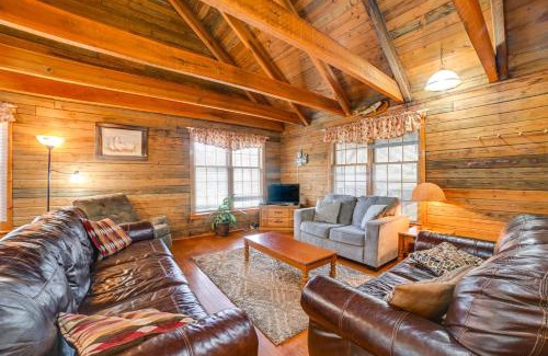 Springville Casa | Game Room and Decks Family Cabin in Springville!