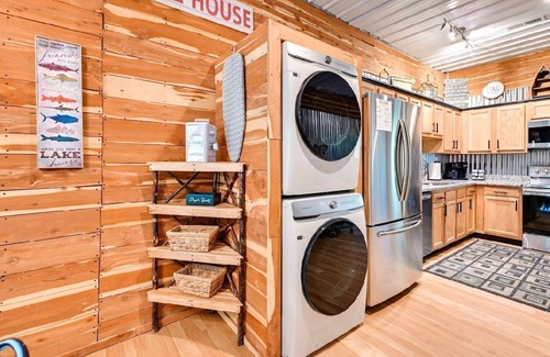 Cub Run Casa | Game Room, Bar & Hot Tub: Perfect Group Getaway