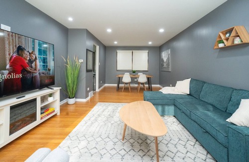 Palos Hills Casa | Game Room, Basketball Court, Fire Pit and more!
