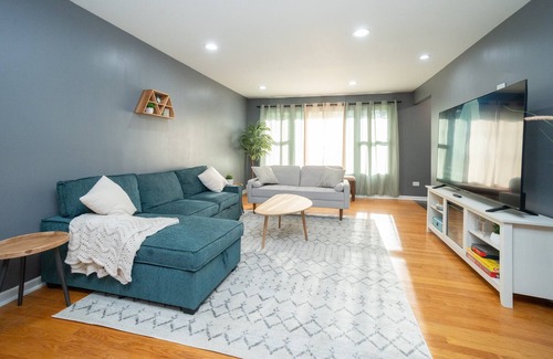 Palos Hills Casa | Game Room, Basketball Court, Fire Pit and more!