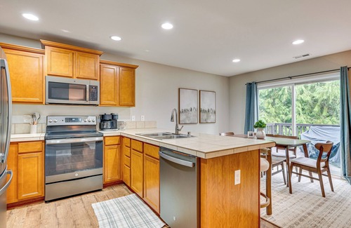 Tumwater Casa | Game Room & Deck: Family-Friendly Tumwater Gem