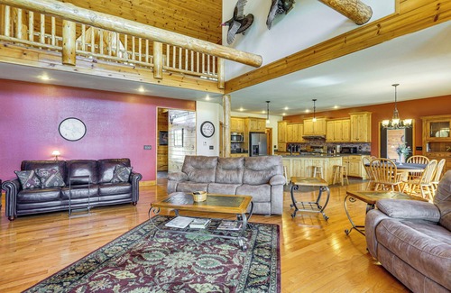 Climax Springs Cabina | Game Room, Deck & Yard: Lake of the Ozarks Retreat