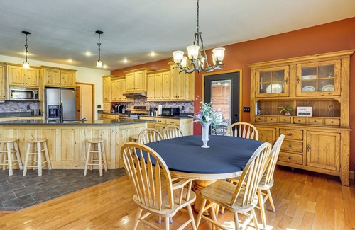 Climax Springs Cabina | Game Room, Deck & Yard: Lake of the Ozarks Retreat