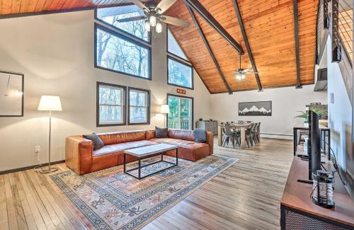 Lake Harmony Estates Casa | Game Room, Fire Pit and Deck Spacious Poconos Home!