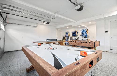 York Beach Casa | Game Room Home Gym 1 Mile to Beach