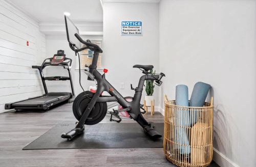 York Beach Casa | Game Room Home Gym 1 Mile to Beach