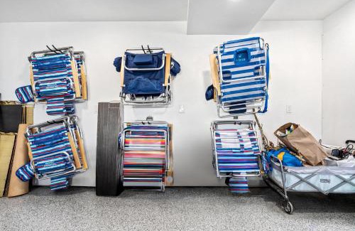 York Beach Casa | Game Room Home Gym 1 Mile to Beach