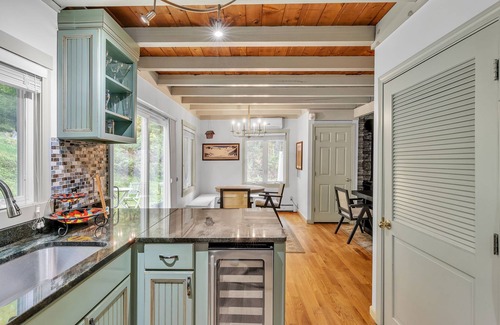 East Haven  Rutland County Casa | Game Room + Hot Tub - 7BR updated home