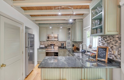 East Haven  Rutland County Casa | Game Room + Hot Tub - 7BR updated home