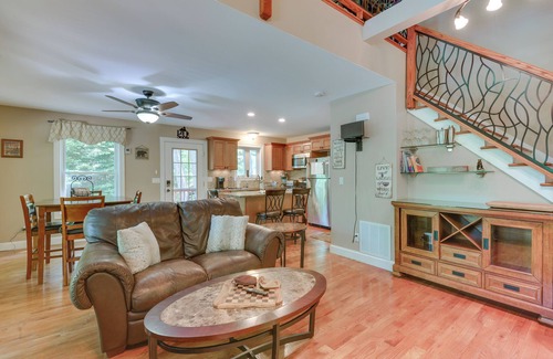 Old Forge Casa | Cozy Old Forge Home w / 2 Porches, Fire Pit, Jacuzzi
