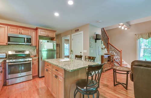 Old Forge Casa | Cozy Old Forge Home w / 2 Porches, Fire Pit, Jacuzzi