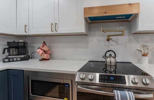 Alta Vista Area Casa | Game Room- Hot Tub- Sauna & Projector!