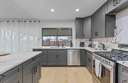 MLK Apartamento | Game Room - Lux Spacious Home