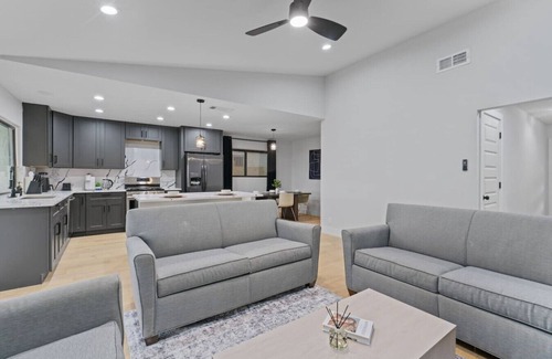MLK Apartamento | Game Room - Lux Spacious Home