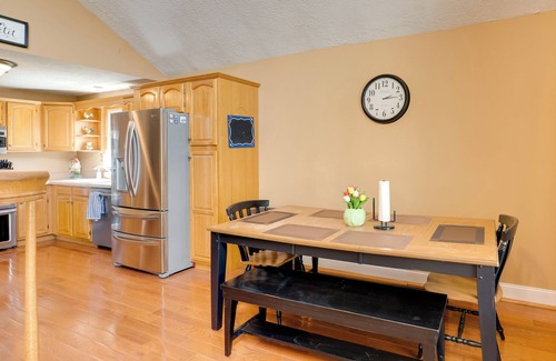 Hallsville Casa | Game Room & On-Site Pond: Laurelville Retreat!