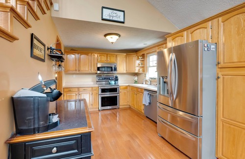 Hallsville Casa | Game Room & On-Site Pond: Laurelville Retreat!