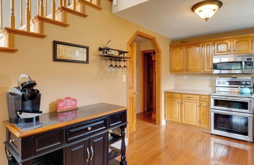 Hallsville Casa | Game Room & On-Site Pond: Laurelville Retreat!