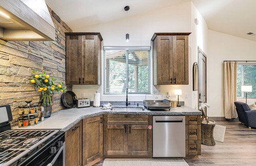 Mono Vista Casa | Game Room & Patio: Picturesque Home in Sonora