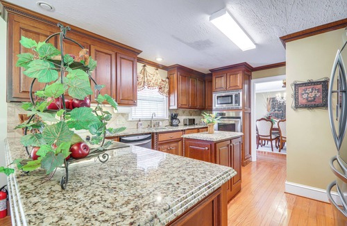 Gainesville Casa | Game Room + Pond: Spacious Gainesville Getaway!
