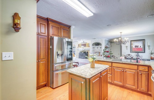 Gainesville Casa | Game Room + Pond: Spacious Gainesville Getaway!