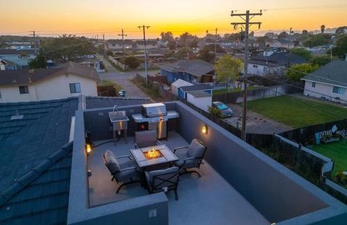 Oceano Casa | Game Room! Rooftop Deck! Sleeps 11
