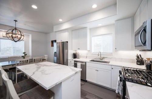 Oceano Casa | Game Room! Rooftop Deck! Sleeps 11