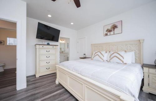 Oceano Casa | Game Room! Rooftop Deck! Sleeps 11