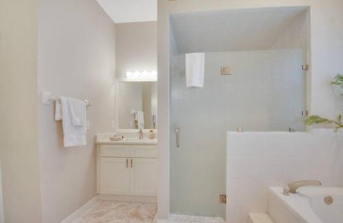 Palm Harbor Casa | Game room ,Saltwater ,pool Spa - Tropical Oasis!