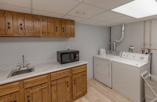 Garrison Casa | Game Room! Sleeps 13- Newly Remodeled- Sports Channels & More- Great Fishing!