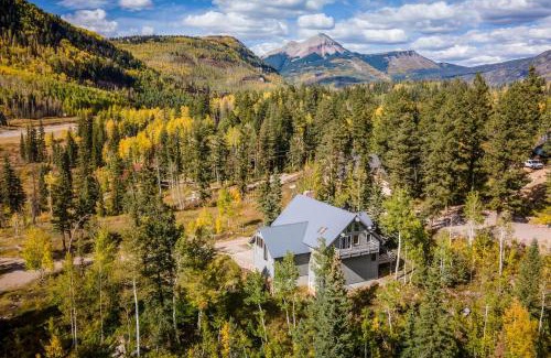 Columbine Lake Casa | Game Room and Views Cabin Near Purgatory Resort!