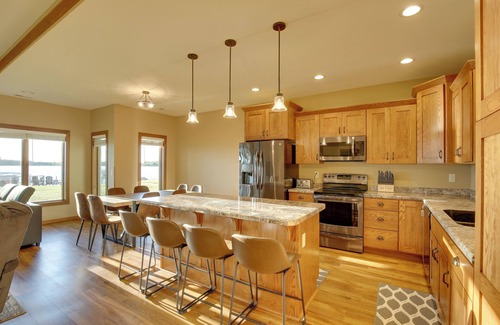 Lake Park Casa | Game Room + Views: Family Retreat on Silver Lake