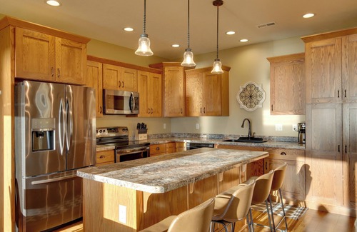 Lake Park Casa | Game Room + Views: Family Retreat on Silver Lake