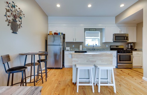 Central Business District Condominio | Game Room w/ Pool Table! Downtown Mobile Condo