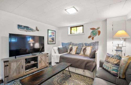 South Chatham Casa | Game Room Walk to Nantucket Sound