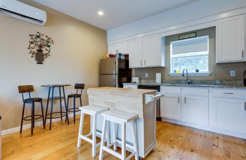 Central Business District Apartamento | Game Room with Pool Table! Downtown Mobile Condo