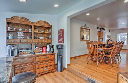 Pinetop-Lakeside Cabaña | Game Room, Yard, Deck & Fireplace: Lakeside Home