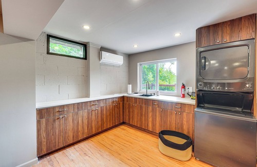 Lincoln Park Casa | Game Room & Yard: Mid-Century Modern Kingston Home